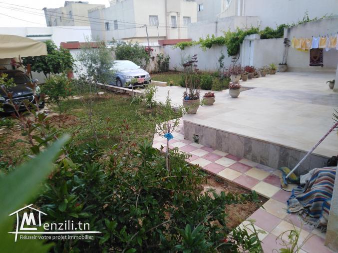 A vendre villa à El Ghazela avec1étage 2 apparts S+2ch + studio