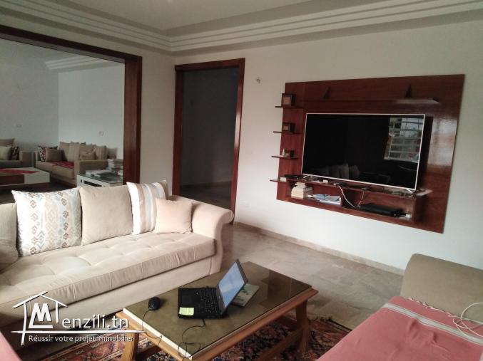 A vendre villa à El Ghazela avec1étage 2 apparts S+2ch + studio