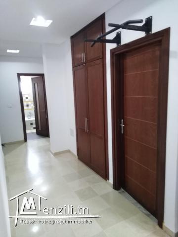 A vendre villa à El Ghazela avec1étage 2 apparts S+2ch + studio