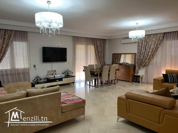 A vendre un Penthouse s+4 à Ain zaghwene