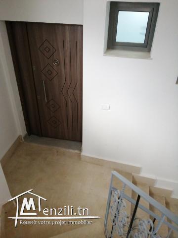 VENDS A LA MARSA BÂTIMENT NEUF CONVIENT PETITE CLINIQUE, ADMINISTRATIF OU HABITATION