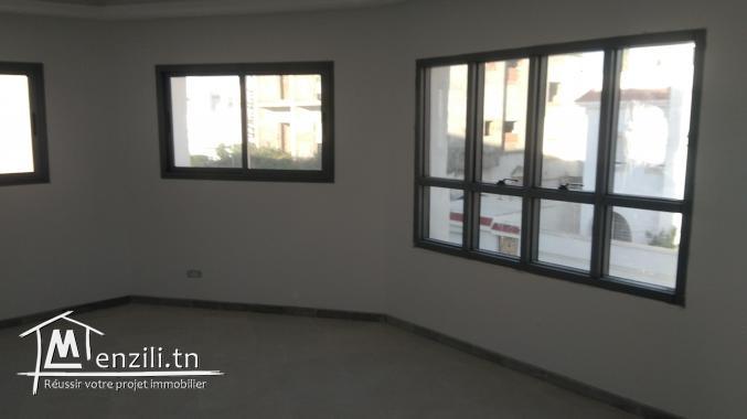 VENDS A LA MARSA BÂTIMENT NEUF CONVIENT PETITE CLINIQUE, ADMINISTRATIF OU HABITATION