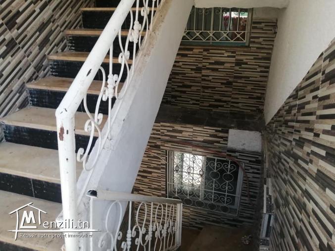 A vendre une belle maison à Mourouj 2 4 étages