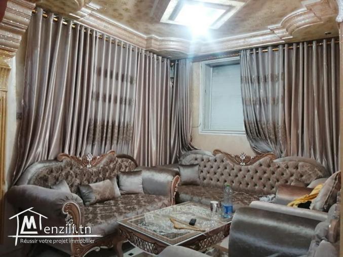 A vendre une belle maison à Mourouj 2 4 étages