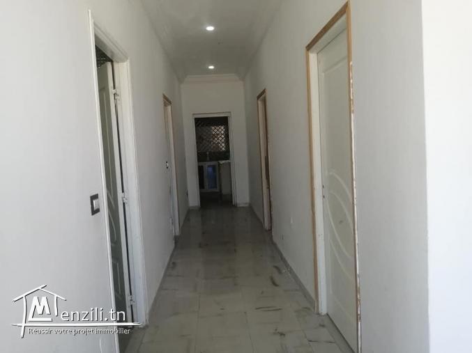 A louer bel étage de maison à cité Hithab 3