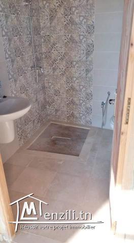 Grand surface commercial sur route principale de Raoued