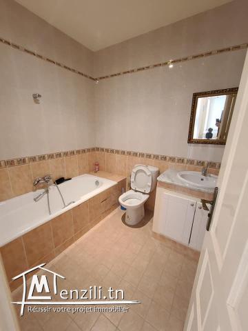 A louer un appartement S+3 haut standing avec terrasse à l'aouina