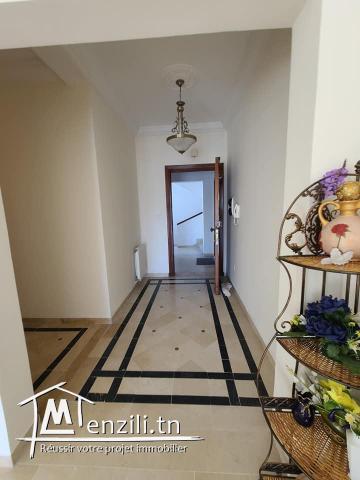 A louer un appartement S+3 haut standing avec terrasse à l'aouina