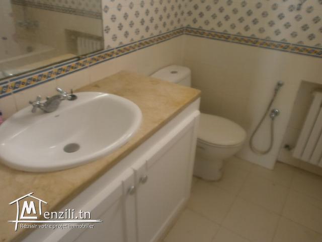 villa avec piscine et jardin terrasse