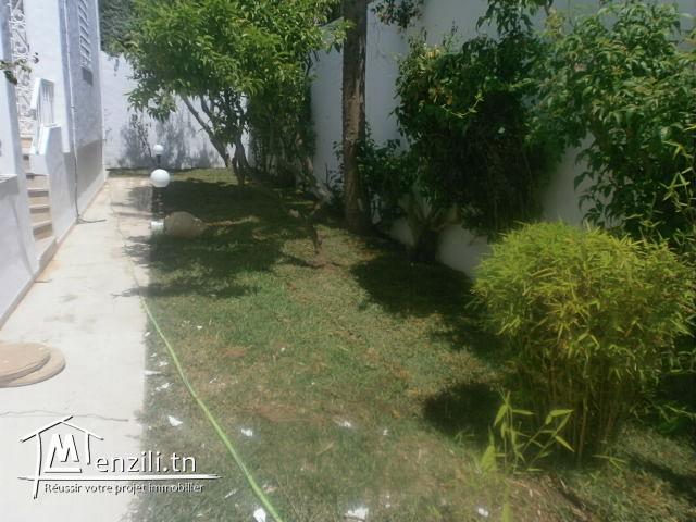 villa avec piscine et jardin terrasse