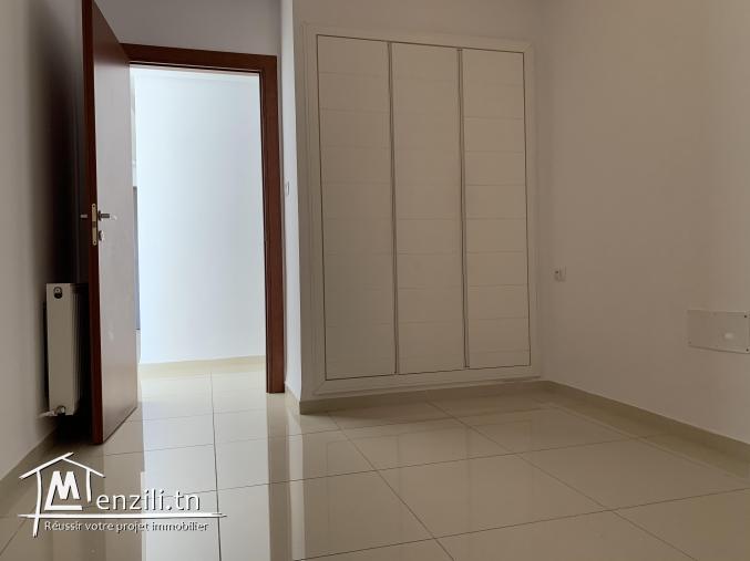 A VENDRE appartement S+2 pieds dans l'eau à Chott Mariem