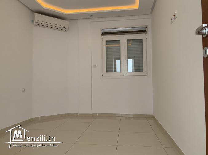 A VENDRE appartement S+2 pieds dans l'eau à Chott Mariem