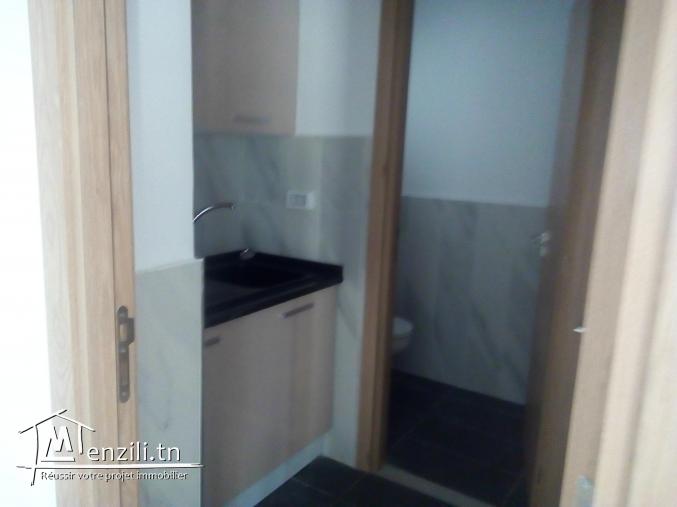 bureau hall+3 à la Soukra