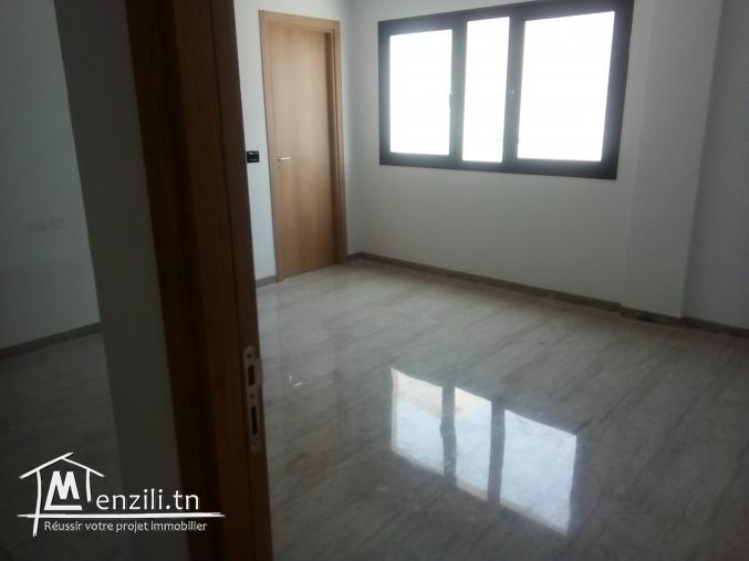 bureau hall+3 à la Soukra