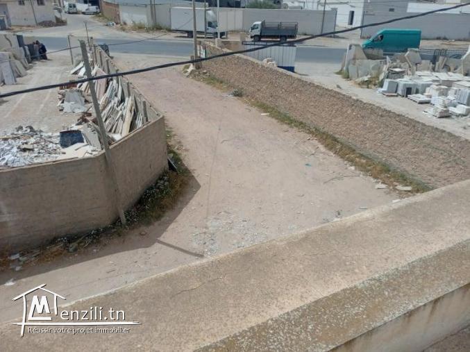 A VENDRE LOCAUX POUR INDUSTRIE