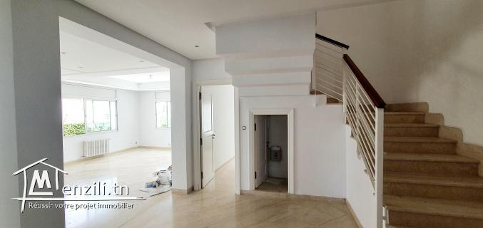Duplex S+5 à louer à La Marsa Ennasim