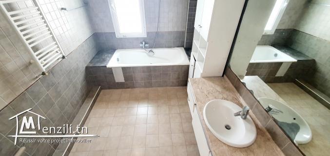 Duplex S+5 à louer à La Marsa Ennasim