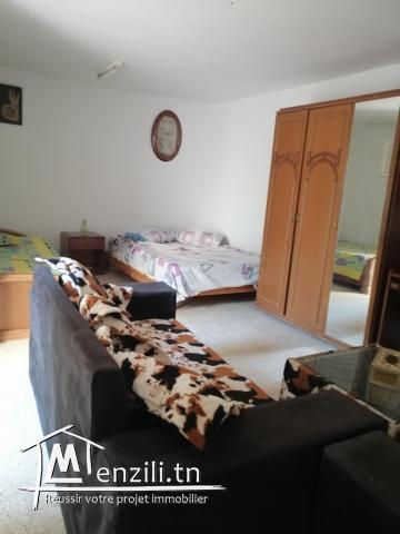 Studio meublé toutes commodités à côté