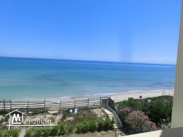 A Vendre villa de 670m² pied dans l’eau à La Marsa corniche