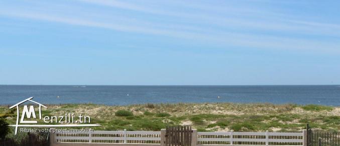 A Vendre villa de 670m² pied dans l’eau à La Marsa corniche