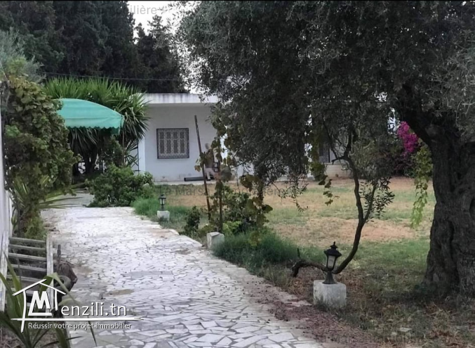 A Vendre terrain de 806 à 5min de Carrefour La Marsa