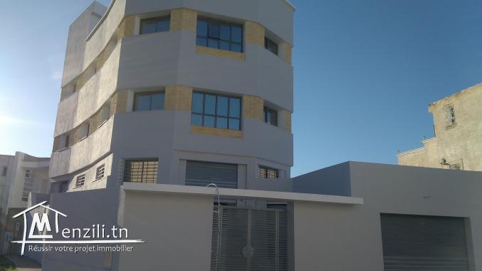 A VENDRE BATIMENT PARFAIT POUR PETITE CLINIQUE, SOCIETE....