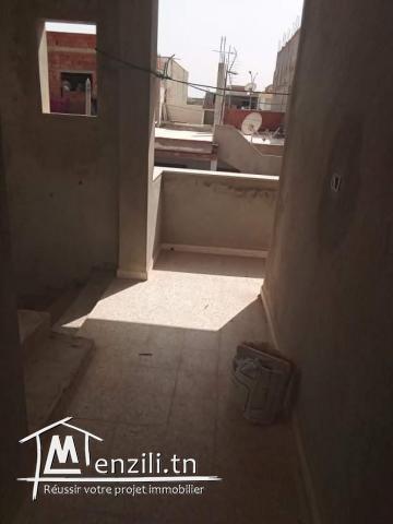 A vendre une maison et son premier étage