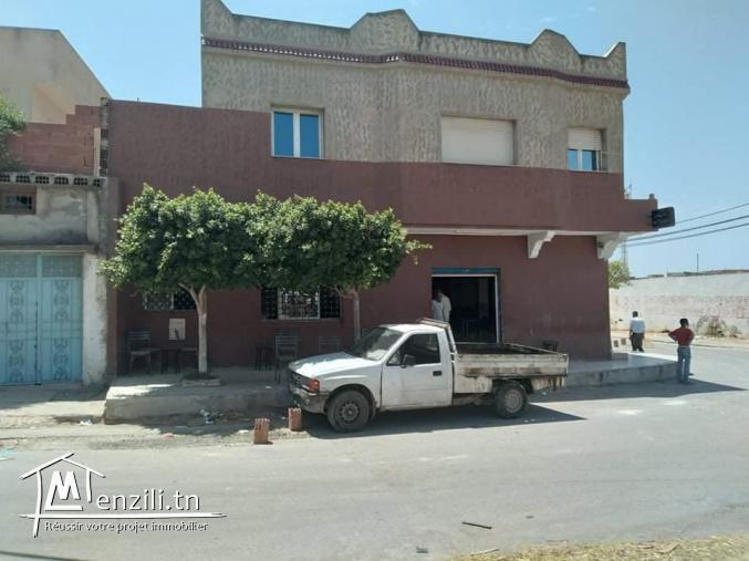 Maison à vendre avec local commercial (café)