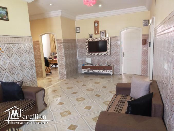 Maison à vendre avec local commercial (café)