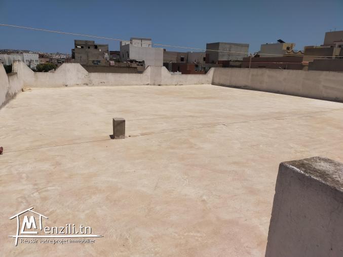 Maison à vendre avec local commercial (café)