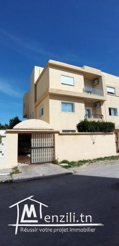 Maison qui comporte 3 etages indépendant