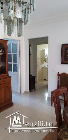 Maison qui comporte 3 etages indépendant