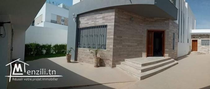 Villa Haut standing, avec Piscine dans un quartier résidentiel chic à Gammarth