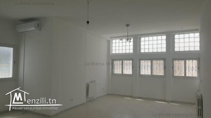 A Louer villa s4 avec piscine à 8 min de PMF Menzah 7