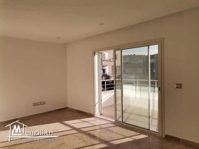 A Louer duplex s4 avec jardin à 2 min de Carrefour La Marsa