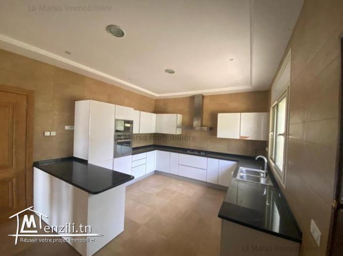 A Louer une belle villa s4 avec jardin et piscine à Gammarth