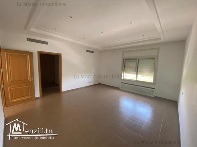 A Louer une belle villa s4 avec jardin et piscine à Gammarth