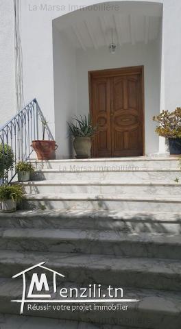 A Louer villa s6 avec jardin et piscine à Cité les Pins, La Marsa