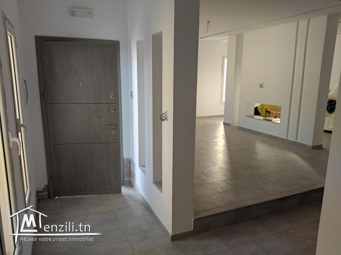 Villa spacieuse composé de 3 etage rc+2 à vendre