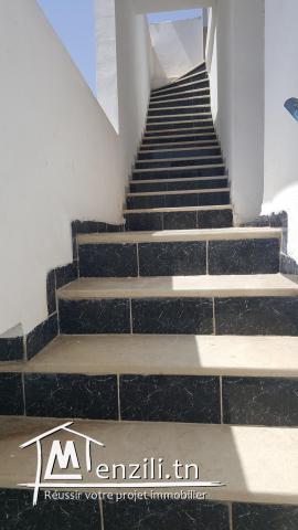 étage dans un bon emplacement à la Marsa