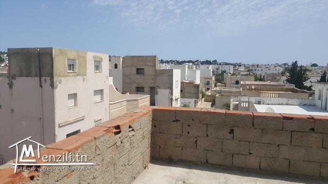 étage dans un bon emplacement à la Marsa