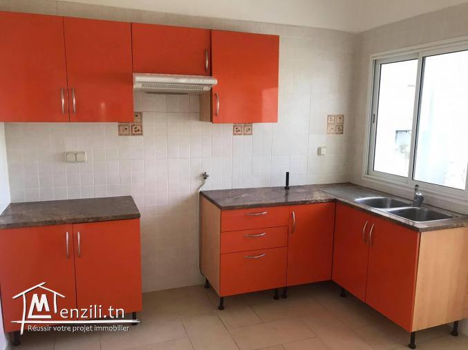 Un étage de villa s3 avec jardin à Carthage Dermeche