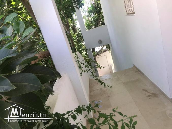 Un étage de villa s3 avec jardin à Carthage Dermeche