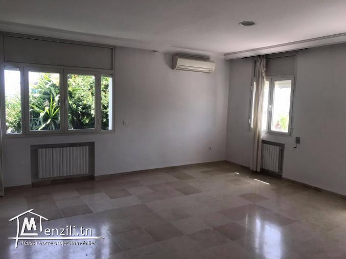 Un étage de villa s3 avec jardin à Carthage Dermeche