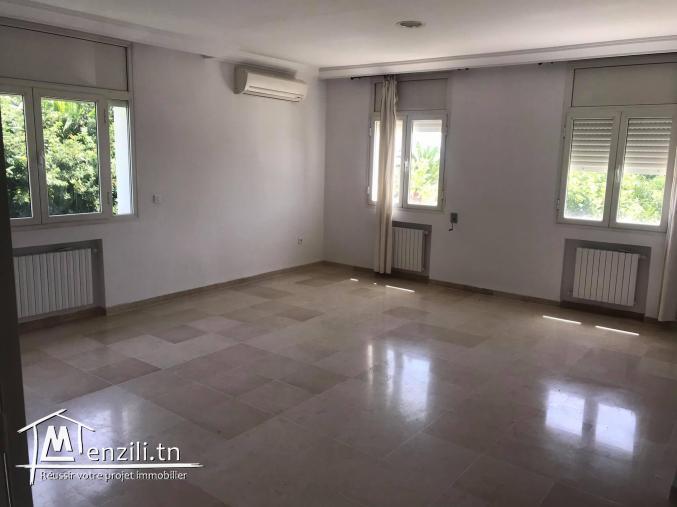 Un étage de villa s3 avec jardin à Carthage Dermeche