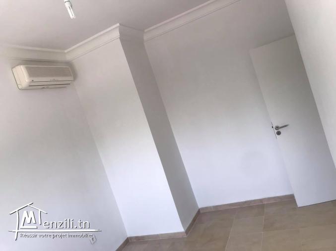 Un étage de villa s3 avec jardin à Carthage Dermeche