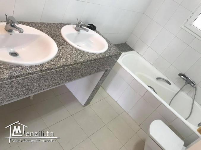 Un étage de villa s3 avec jardin à Carthage Dermeche