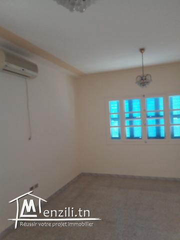 Maison 3 chambres avec jardin, parfaitement située dans El Mourouj 1