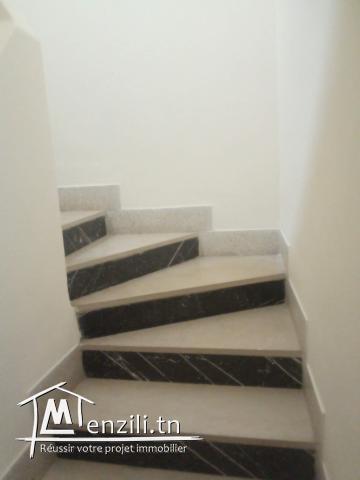 Maison 3 chambres avec jardin, parfaitement située dans El Mourouj 1