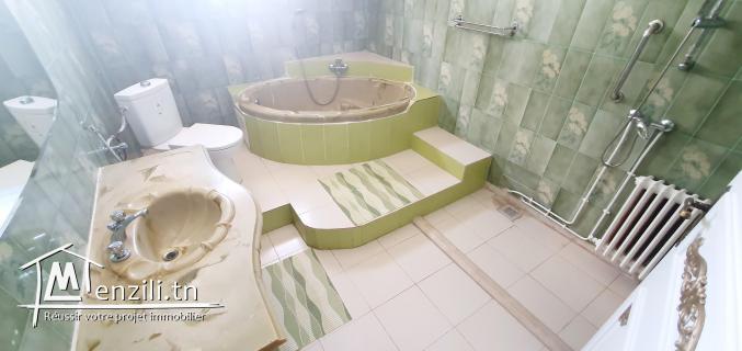 Etage de villa à Louer à La Marsa Corniche